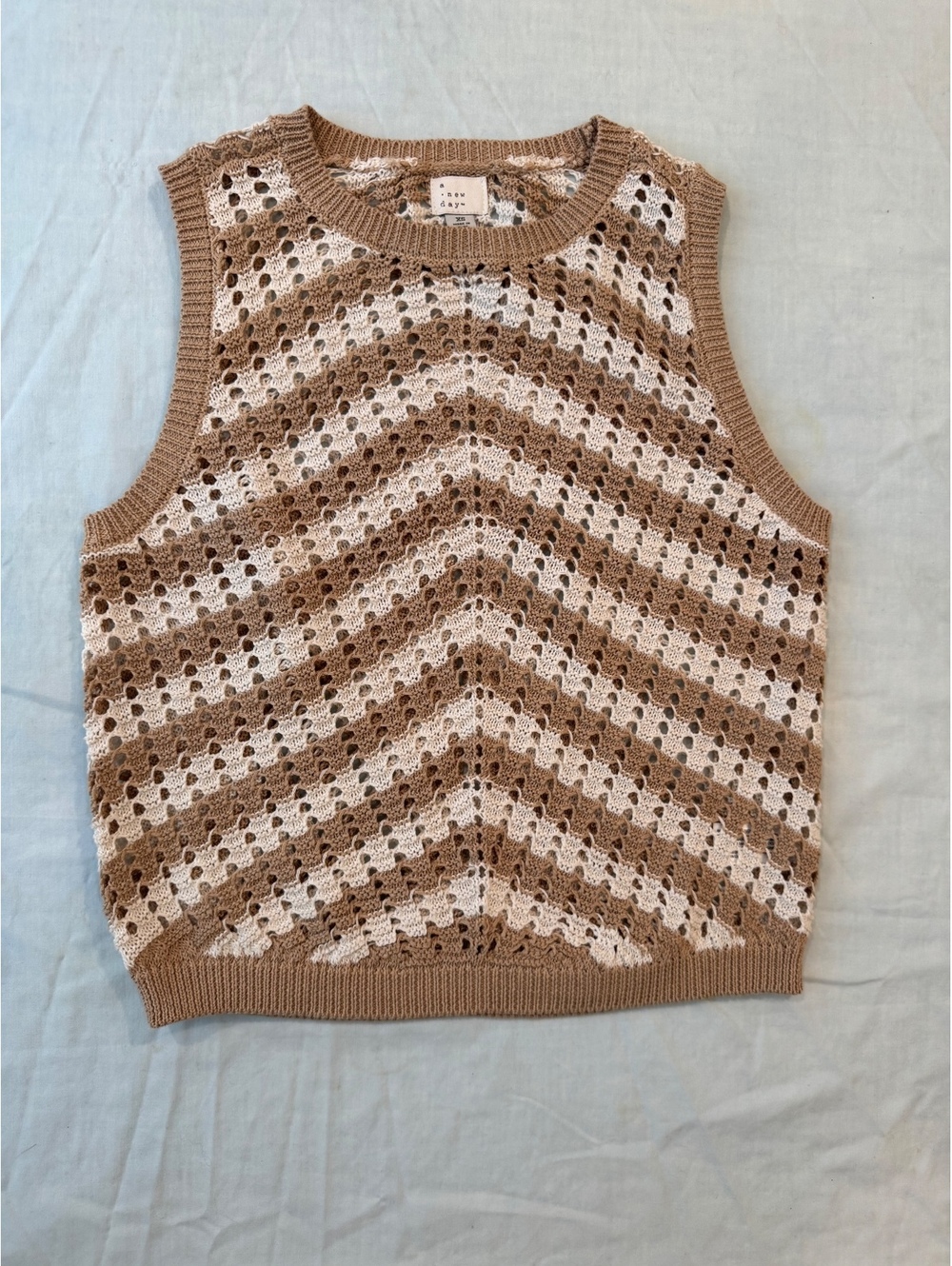 A New Day XS Tan Cream Chevron Crochet Open Knit Cropped Sweater Vest